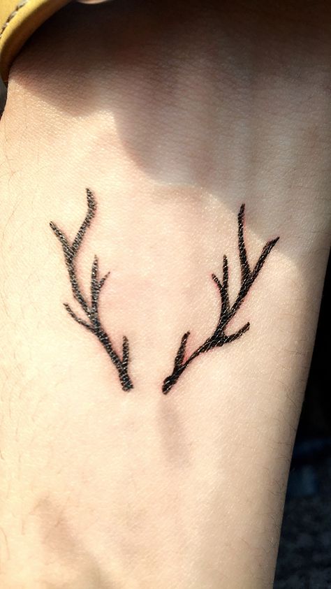 Tiny tattoo | deer horns | basic | simple Fine Line Deer Antler Tattoo, One Line Deer Tattoo, Stag Tattoos For Women, Deer Horns Tattoo, Simple Antler Tattoo, Small Antler Tattoo, Deer Horn Tattoo, Simple Deer Tattoo, Antlers Tattoo