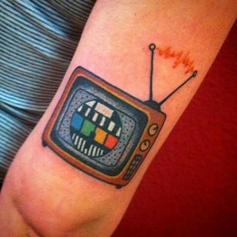 Traditional Tv Tattoo, Mod Tattoo 60s, 80s Tattoo Ideas, Radio Tattoo, Computer Tattoo, Flash Traditional Tattoo, Animation Tattoo, American Style Tattoo, Tattoo Flash Traditional