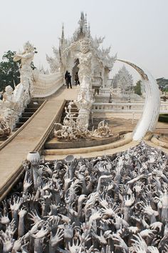 Wat Rong Khun, better known as the White Temple, is a Buddhist temple in Thailand that looks like it was placed on earth by a god. White Temple Thailand, Wat Rong Khun, Temple Thailand, White Temple, Ao Nang, Nature Architecture, Chiang Rai, Buddhist Temple, Krabi