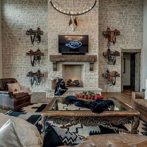 Western Living Room Decor, Western Living Room, Ranch House Decor, Western Bedroom Decor, Western Bedroom, Barn Ideas, Western Homes, House Inside, Small Cabin