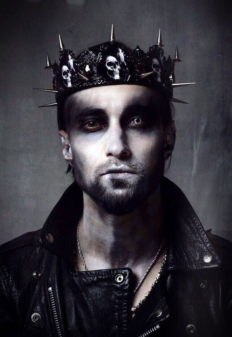 Spiked Crown, Hades Costume, King Crowns, Book Pic, Crown Costume, Elf Rogue, Maquillage Halloween Simple, Queen Crowns, Demon Makeup