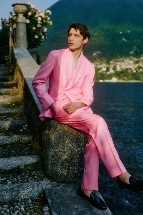 Man In Pink Suit, Couture Suits Men, Man Pink Outfit, Men’s Pink Suit, Pink Mens Outfit, Colorful Suits Men, Pink Fashion Men, Pastel Menswear, Men Pink Suit