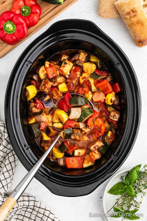 Ratatouille Recipe Crockpot, Chicken Ratatouille Recipe, Slow Cooker Ratatouille, Easy Ratatouille Recipes, Vegetarian Slow Cooker Recipes, Vegan Slow Cooker Recipes, Eating On A Dime, Crockpot Recipes Beef Stew, Vegan Slow Cooker