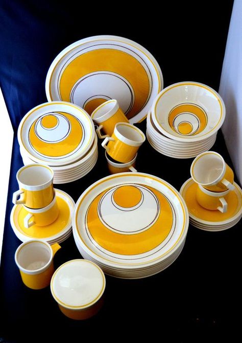 Vintage ATOMIC Mid Century DINNERWARE Set by MIKASA Light'n Lively ... Mcm Dinnerware, Atomic Pattern, Mid Century Modern Dishes, Mid Century Dishes, Dinnerware Set Modern, Kitchen Wear, Appetizer Dessert, Atomic Mid Century, Modern Dinnerware