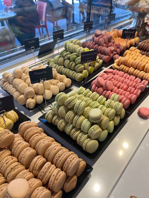 Laduree Macarons, France Food, Laduree Paris, Paris Dream, France Aesthetic, Paris Food, Parisian Life, Paris Pictures, Paris Aesthetic