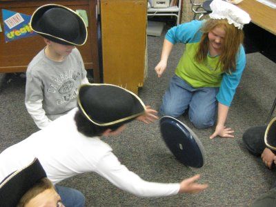 Colonial games Colonial Activities, Colonial Games, Cc Essentials, Kindergarten Thanksgiving, Interactive Notebooks Social Studies, Buzz Saw, Teaching American History, Colonial Life, Thanksgiving Kindergarten