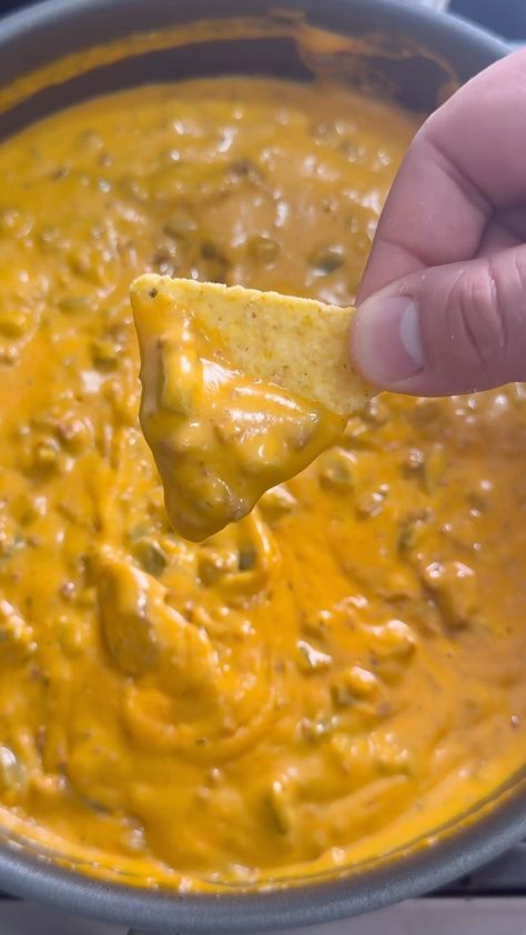 Chorizo & Pickled Jalapeño Nacho Cheese 🧀 #freddsters #foodie #cooking #recipe #biggame #SuperBowl #weekend #gameday #nachos #cheese… | Instagram Gameday Nachos, Spicy Chips, Nachos Cheese, Alfredo Garcia, Chips Dip, Pickled Jalapeño, Nacho Cheese, Cooking Recipe, Nachos