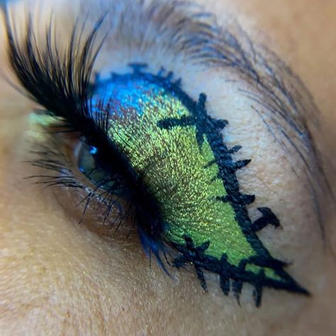 Frankenstein Eyeshadow, Monster Makeup Pretty, Frankenstein Eye Makeup, Frankenstein Makeup, Fall Eye Makeup, Horror Halloween Costumes, Monster Makeup, Monster Costumes, Halloween Eye Makeup