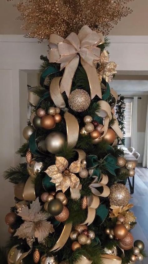 #christmastreeideas #tackydecor #holidaydecorating #christmastraditions #creativechristmas #festivedecor #christmasinspiration #holidaycheer Texas Christmas Decor, Tree Garland Ideas, Christmas Tree Garland Ideas, Green Christmas Tree Decorations, Elegant Christmas Tree Decorations, White Christmas Tree Ideas, Pretty Christmas Decorations, Boring People, Garland Ideas