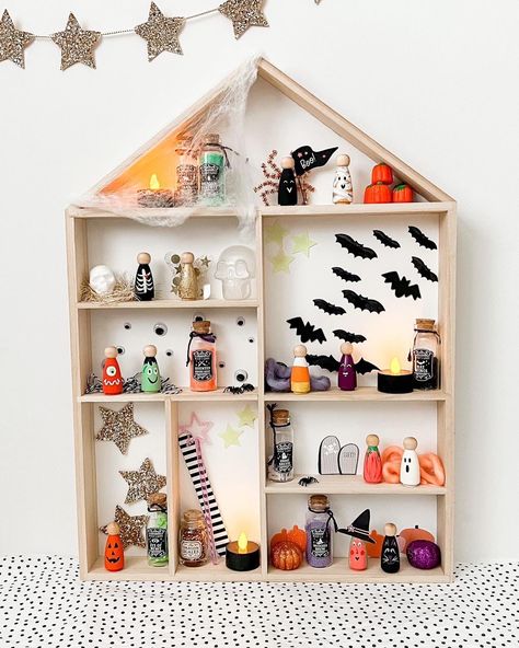 ⭐️ Display case for indoor Halloween decorations ⭐️ Our house shaped display shelves can host all kinds of small Halloween decorations: ghosts, skulls, spiders, bats - you name it!  ⭐️ Create a miniature hunted house or add some fall decor - whatever you choose, it will surely drive attention from everyone, big or small.  ⭐️ And the best part is that you can change this adorable shelfie up for each holiday!  ⭐️ Get a FREE mini bunting for your dollhouse: https://bit.ly/LovelyLittleHouse Variations: ⭐️ Black: a black finish on the outside and natural timber finish on the inside ⭐️ White: a white-colored backboard and wooden walls in a natural timber finish ⭐️ Mint: a mint-colored backboard and wooden walls in a natural timber finish ⭐️ Gray: a gray-colored backboard and wooden walls in a na Small Halloween Decorations, Halloween Decorations Ghosts, Creative Accent Wall Ideas, Creative Accent Wall, Hunted House, Indoor Halloween Decorations, Haunted House Decor, Dollhouse Halloween, Halloween Creative