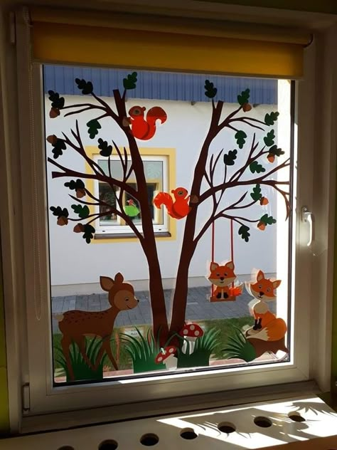 Autumn Decorations Window, Autumn Window Decor, Fall Window Decorations Classroom, Kindergarten Window Decoration, Classroom Window Decoration, Autumn Window Decorations, Classroom Window Ideas, Autumn Classroom Decorations, Classroom Window Decorations