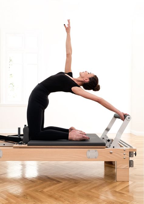 Pilates Motivation, Pilates Poses, Beginner Yoga Workout, Studio Pilates, Pilates Equipment, Reformer Pilates, Pilates Body, Pilates Instructor, Fitness Photos