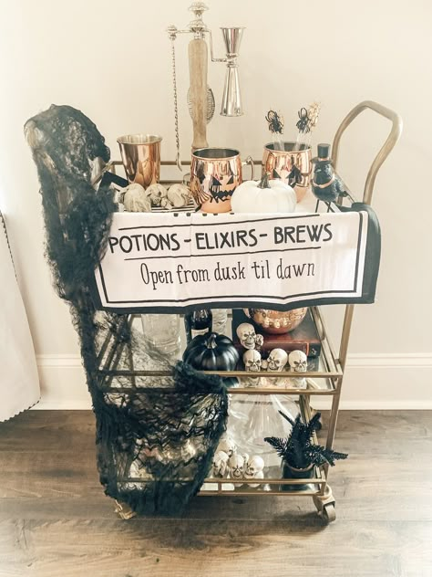 Potions Bar Halloween, Halloween Drink Cart, Halloween Bar Cart Ideas, Halloween Bar Cart Decor, Goth Bar Cart, Halloween Bar Decor, Halloween Drink Station, Halloween Bar Cart, Halloween Party Bags