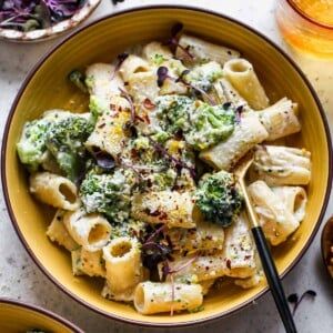 20 Minute Lemon Ricotta Pasta with Broccoli - Dishing Out Health Ricotta Pasta Recipes Healthy, Lemon Ricotta Rigatoni, Skillet Ricotta Pasta With Roasted Broccoli, Lemon Ricotta Pasta Recipes, Broccoli Ricotta Pasta, One Pot Pasta With Ricotta And Lemon, Ricotta Lemon Pasta, Hormone Foods, Ricotta Broccoli