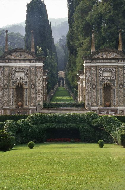 Villa D’este Lake Como, Comer See, Lake Como Italy, Italian Garden, Como Italy, White Mountains, Lake Como, Pretty Places, Dream Garden