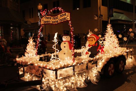 Nighttime Christmas Parade Floats | Christmas Parade Campbellsville Ky Night Parade Float Ideas, Night Before Christmas Parade Float, Christmas Parade Trailer Ideas, Christmas Light Parade Float Ideas, Christmas Trailer Float Ideas, Winter Parade Float, Christmas Parade Float Ideas Theme, Christmas Floats Parade Ideas, Christmas Parade Float Ideas