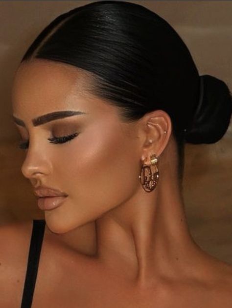 Elegent Make Up, Modern Smokey Eye Makeup, Kim K Makeup Looks Natural, Gala Makeup Looks Brown Eyes, Luxury Makeup Look, Makeup Cat Eye, Coquette Makeup, How To Use Makeup, Natural Glam Makeup