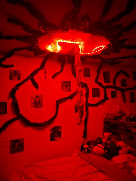 stranger things stranger things season 4 grunge emo cool decorations LED portal diy scary horror Horror Room Ideas Home Decor, Stranger Things House Decor, Stranger Things Inspired Room, Stranger Things Bedroom Ideas, Stranger Things Room Ideas, Stranger Things Bedroom, Stranger Things Room Decor, Stranger Things Crafts, Horror Bedroom Ideas