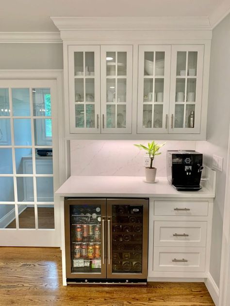 Kitchen Dry Bar, Small Built In Bar, Coffee Bar Built In, Kitchen Desk Areas, Wine And Coffee Bar, Bar Nook, Home Bar Ideas, Home Bar Rooms, Kitchen Desks