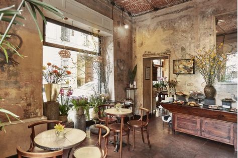 19 Most Instagrammable Cafes in Milan - CHICINITIE Big Glass Windows, Vintage French Furniture, Famous Restaurants, Mint Garden, Italian Cafe, Bamboo Bar, Best Of Italy, Art Deco Buildings, Garden Cafe