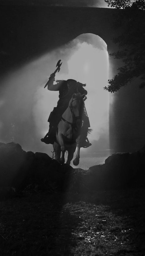 Sleepy Hollow Movie, Sleepy Hollow Headless Horseman, Sleepy Hollow Tv Series, Dark Academia Home, Sleepy Hallow, Legend Of Sleepy Hollow, Godzilla Wallpaper, Samhain Halloween, Headless Horseman