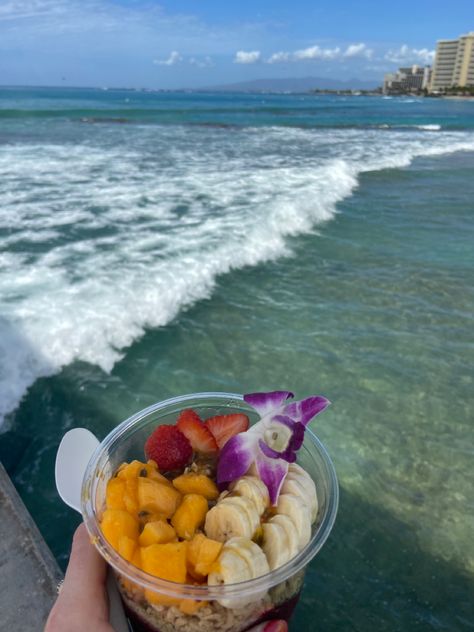 Holding an açaí bowl with mango, banana, strawberry, overlooking crashing waves Acai Bowl Aesthetic Beach, Hawaii Poke Bowl Aesthetic, Hawaii Life Aesthetic Food, Acai Bowls Hawaii, Honolulu Hawaii Aesthetic, Hawaii Breakfast, Acai Bowl Aesthetic, Uh Manoa, Food Hawaii