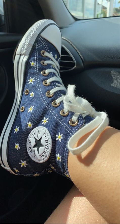 Converse Bleu, Converse Embroidery, Cute Converse Shoes, Converse Design, Converse Aesthetic, Embroidered Converse, Cute Converse, Dr Shoes, Blue Converse