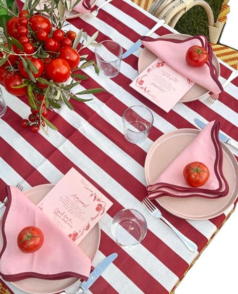 Italian Dinner Party, Italian Party, Dinner Party Decorations, Dinner Party Summer, Dinner Party Themes, Party Tablescapes, Italo Disco, Dinner Party Table, Party Table Settings