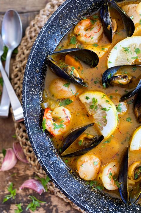 Seafood Skillet, Fish Stew Recipes, Spicy Seafood, Pan Recipe, Gluten Free Recipe, Easy Seafood Recipes, One Pan Meals, Fish Dishes, Seafood Dishes