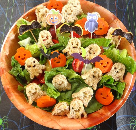 Ghost Sandwiches, Salad Halloween, Halloween Vegetables, Pumpkin Carrots, Halloween Salad, Vegetable Trays, Diy Halloween Food, Halloween Pasta, Favorite Salad