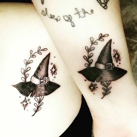 Witch Hat Tattoo, Witchy Tattoos, Dragon Tattoo Drawing, Hat Tattoo, Wiccan Tattoos, Matching Sister Tattoos, Witch Tattoo, Flash Tattoo Designs, Spooky Tattoos