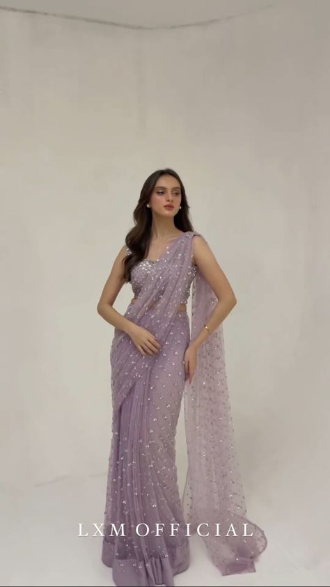 Saree Styles Aesthetic, Lavendar Saree Looks, Chand Chupa Badal Mein Dress, Purple Saree Aesthetic, Farewell Sarees Colleges Latest, Saree For Pear Shaped Women, Gown For Reception Party, Pastel Saree For Farewell, Sari Dress Design