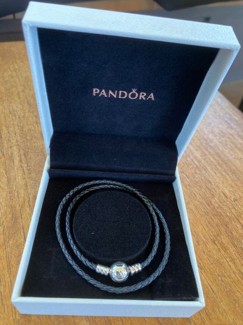 Pandora For Men Bracelets, Chandi Bracelet For Boys, Pandora Men Bracelets, Mens Pandora Bracelet, Pandora Bracelet Spiderman Aesthetic, Pandora For Men, Dior Bracelet Men, Male Stone Bracelet, Regalos Ideas