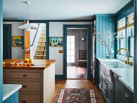 Bespoke wooden island with cabinets that feature brass handles and ample storage space - Decoist Borge Mogensen Chair, Hendricks Churchill, Wooden Island, Library Table, Popcorn Ceiling, Eclectic Kitchen, Farmhouse Chic, Churchill, Sofa Covers