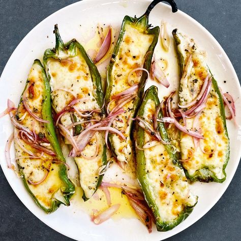 It’s almost silly how easy these impossibly delicious, ooey-gooey cheesy chiles are to execute. Cloves Recipes, Garlic Scape Pesto, Cubanelle Pepper, Rotisserie Chicken Breast, Leftover Rotisserie, Leftover Rotisserie Chicken, Grilled Sausage, Fun Salads, Ooey Gooey