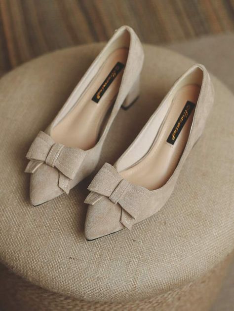 Elegant Sandals Flat, Hak Tinggi, Indian Shoes, Shein Shoes, Elegant Sandals, Pattern Shoes, Court Heels, Chic Shoes, Bow Decor