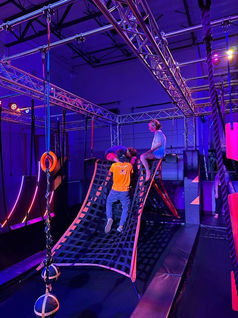 Neon Trampoline Park, Sky Zone Glow Party, Aesthetic Trampoline Park, Trampoline Park Aesthetic Friends, Trampoline Park With Friends, Trampoline Park Date, Trampoline Date, Trampoline Park Aesthetic, Trampoline Park Outfit