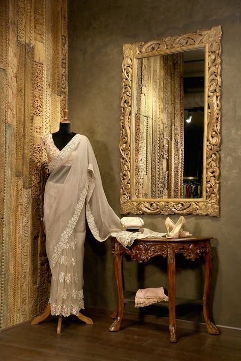 Designer Botique Interiors, Indian Bridal Boutique Interior, Indian Botique Interiors, Sabyasachi Store Interior, Clothing Store Photography, Indian Boutique Interior, Botique Interiors Design, Botique Interiors Fashion Boutique, Indian Clothing Boutique Interior