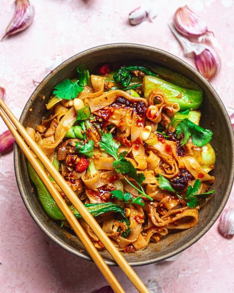 Teri’s Vegan Dan Dan Noodles Healthy Dinner Ideas Vegetarian, Tofu Meat, Dinner Ideas Vegetarian, Walnut Meat, Vegan Food Photography, Dan Dan Noodles, Vegan Worcestershire Sauce, Easy Vegan Dinner, Vegan Condiments