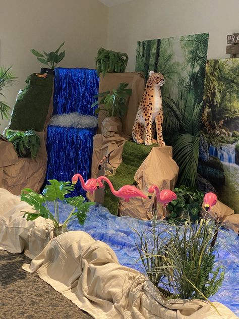 Animal Planet Decorations, Zoo Decorations Diy, Jungle Set Design, Great Jungle Journey Vbs 2024, Wild Live Vbs 2024, Jungle Props, Book Fair Ideas Display, Book Set Design, Christmas At The Zoo