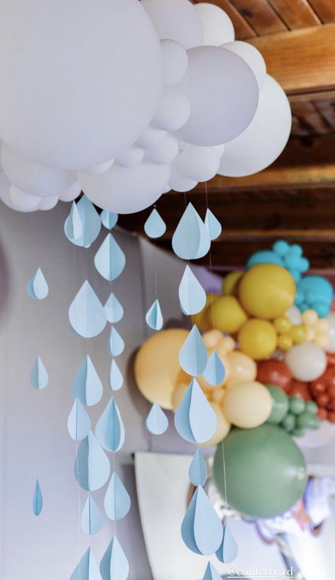 Weather Themed Party, Rain Baby Shower Theme, Rain Baby Showers, Jungle Vbs, Cloud Baby Shower Theme, Baby Shower Party Food, April Baby Shower, Rain Baby, Baby Shower Duck