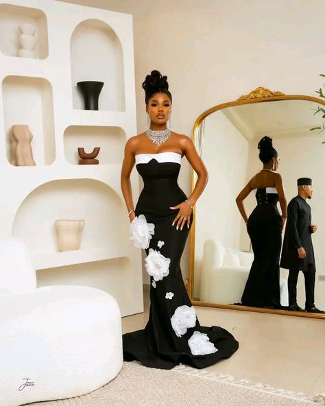 Black Classy Dinner Dress, Black Dinner Gowns Nigerian, Black And White Dinner Outfit, Dinner Dress Classy Evening, Dinner Gowns Nigerian, Ball Gown Photoshoot, Dinner Gowns Classy Night, Black Dinner Gown, Dinner Gown Ideas