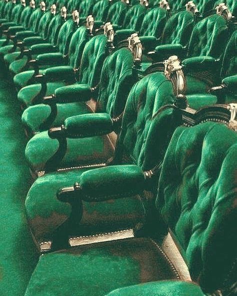 Green Chairs, Green Academia, Dark Green Aesthetic, Deco Nature, Slytherin Aesthetic, Aesthetic Green, Rainbow Aesthetic, Green Photo, Green Mint