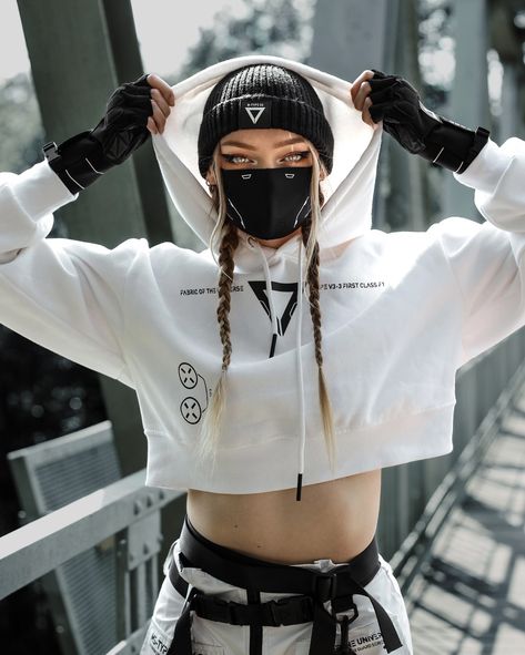 Freshen up in White agent @tixteafox . . . #fabricoftheuniverse #techwear #streetwear #cyberpunk #futureculture #fyp #fypシ Woman Techwear, Cyberpunk Clothing Female, Techwear Fashion Women, Cyberpunk Outfit Aesthetic, Tech Wear Women, Techwear Outfits Women, Techwear Female, Female Techwear, White Techwear