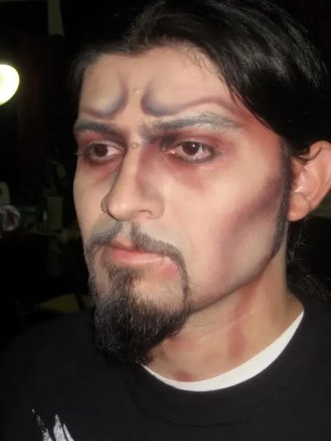 Female Vampire Makeup, Theater Bizarre, Halloween Makeup For Men, Cheek Contouring, Kids Halloween Makeup, Vampire Makeup Ideas, Vampire Makeup Tutorial, Mens Halloween Makeup, Vampire Makeup Looks