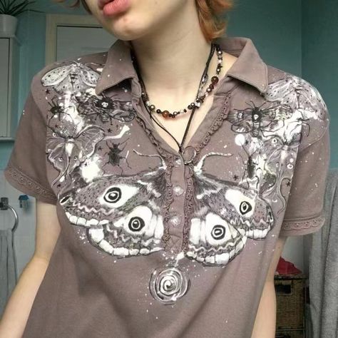 Bleach Moth Shirt, Grunge Shirt Design, Moth Accessories, Moth Outfit, Moth Clothing, Moth Luna, Bleach Shirt Diy, Painted Shirt, Emperor Moth