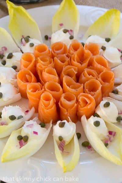 Seafood Platter Presentation, Creme Fraiche Recipe, Salmon Roses, Platter Presentation, Appetizer Presentation, Smoked Salmon Platter, Creme Fraiche Recipes, Salmon Platter, Buffet Presentation