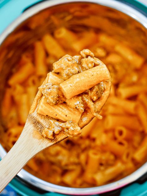 Looking for a tasty and simple Instant Pot recipe? Check out our Instant Pot Creamy Sausage Rigatoni ! You can make a rich and creamy pasta dish that the whole family will enjoy with just a few simple steps. Ideal for a quick evening dinner . rn Instant Pot Sausage And Pasta, Rigatoni Instant Pot Recipes, Potluck Instant Pot Recipes, Instant Pot Sausage Pasta, Instant Pot Pasta Sauce, Pampered Chef Instant Pot Recipes, Instant Pot Rigatoni, Cheap Instant Pot Recipes, Creamy Sausage Rigatoni