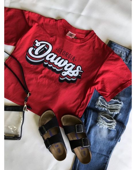 Diy Kids Closet, Gameday Outfit College, College Shirt Design, Uga Gameday Outfit, Uga Gameday, Its Game Day, School Spirit Shirts Designs, Senior Class Shirts, College Gameday Outfits