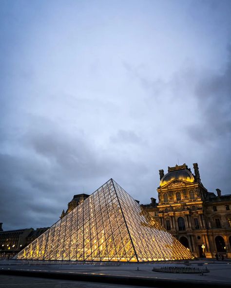 Our first stop in Paris: Louvre Museum! 🏛️✨ This is the largest art museum in the world. It blew our minds not only with the artefacts inside but also with its exterior architecture. The modern pyramid made of glass is in perfect harmony with the historical building. The moment you enter the door of the Louvre, you will feel at the very heart of art and history! 🎨💫 🎟️ Entrance Fee: Louvre square is free! 🆓 ⏱️ Visiting Hours: Wednesday and Friday 9:00-21:00, other days 9:00-18:00 (Tuesday ... Modern Pyramid, Paris Louvre Museum, Gingerbread Competition, Louvre Art, Museum Louvre, Paris Louvre, Classic House Design, Louvre Paris, Louvre Museum